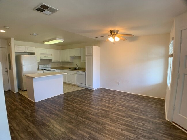 Building Photo - 3 bedrooms with A/C & 2 car garage in Ewa Beach (Spinnaker Place Townhome)! First showing is 12/1...