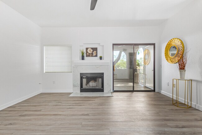 Foto del edificio - 15050 N Thompson Peak Pkwy