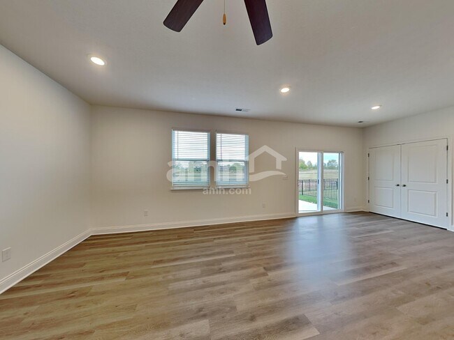 Foto del edificio - 9154 Henley Ave