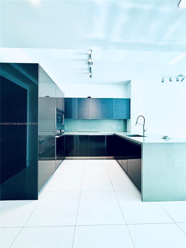 Building Photo - 1080 Brickell Ave