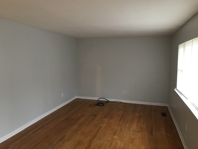 Building Photo - 3 bed/2 bath home