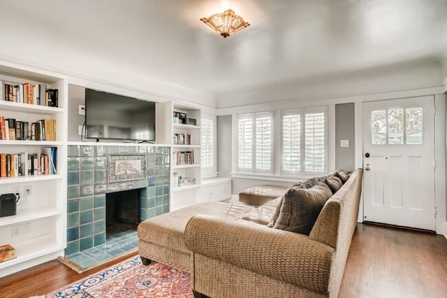 Building Photo - Quaint Remodeled 2 Bedroom Home in South Park