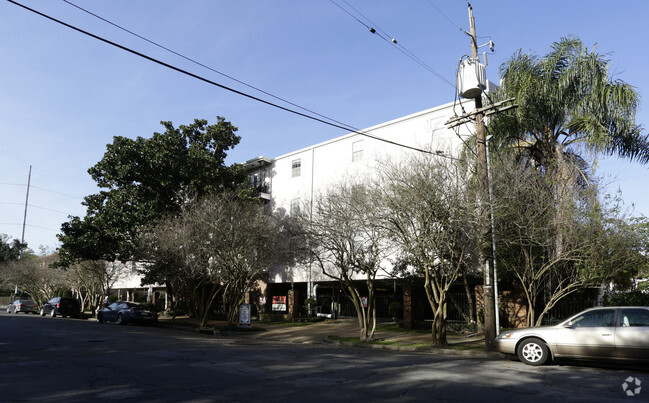 Building Photo - Coliseum Place Apartments