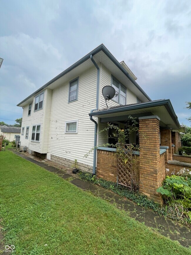 Foto del edificio - 815 N Riley Ave