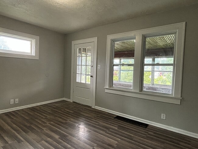 Photo - 1401 N Gladstone Ave House