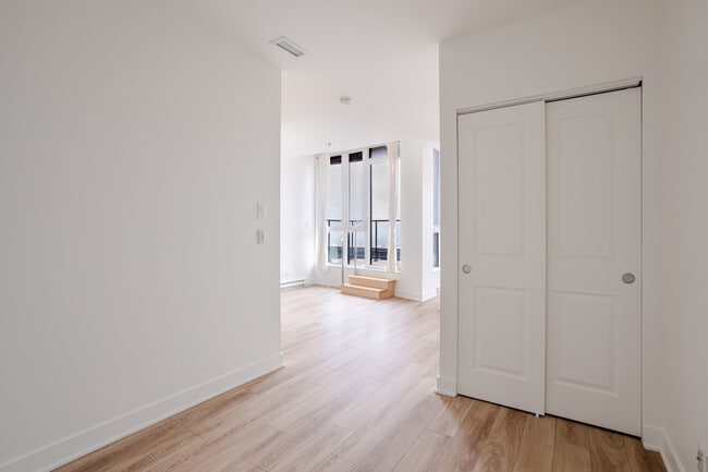 Building Photo - Le 1750 Cedar