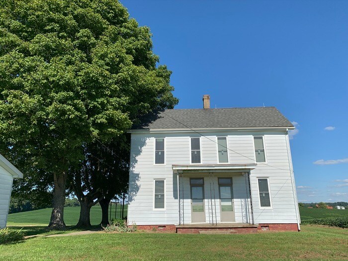 Primary Photo - 4 bedroom farm house!