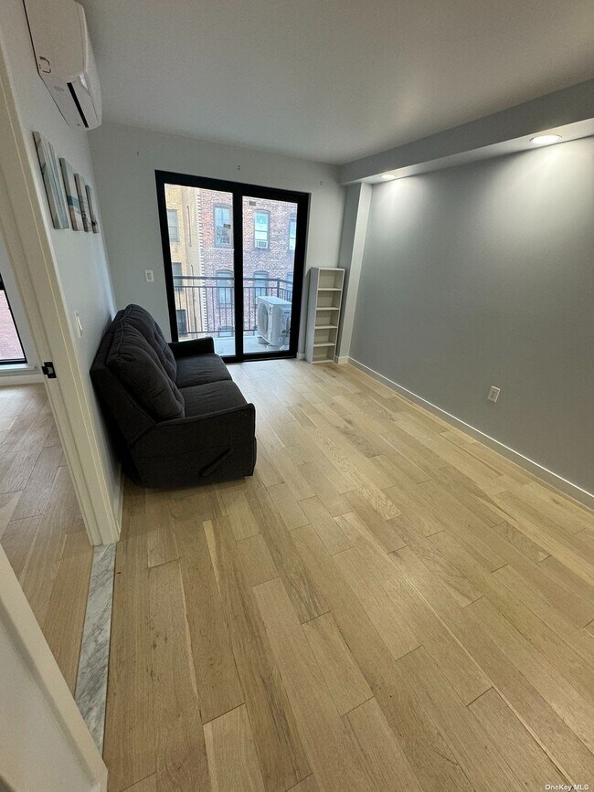 Foto del edificio - 37-32 89th St