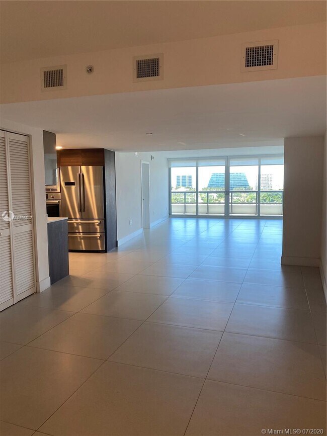 Foto del edificio - 9261 E Bay Harbor Dr