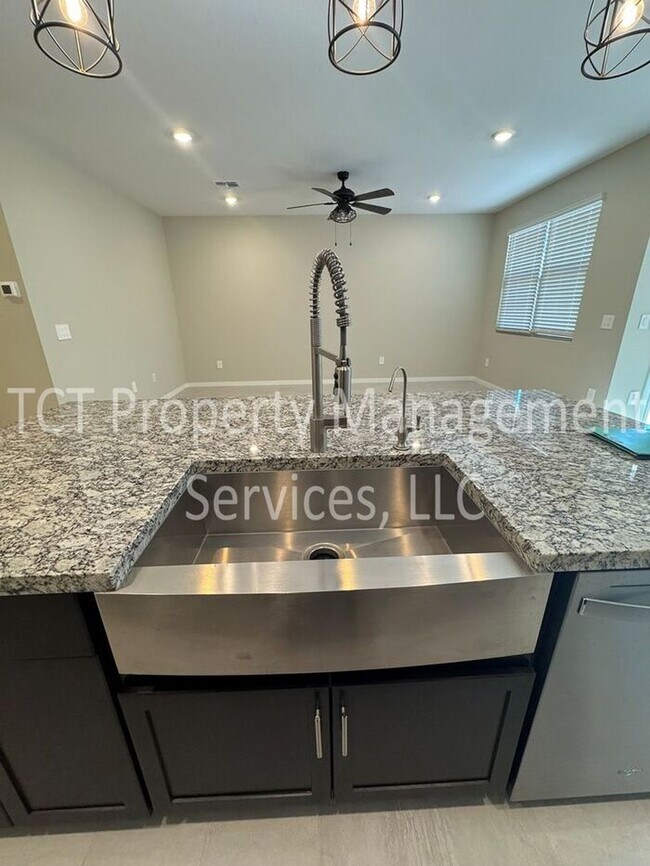 Foto del edificio - Beautiful like new home in San Tan Groves