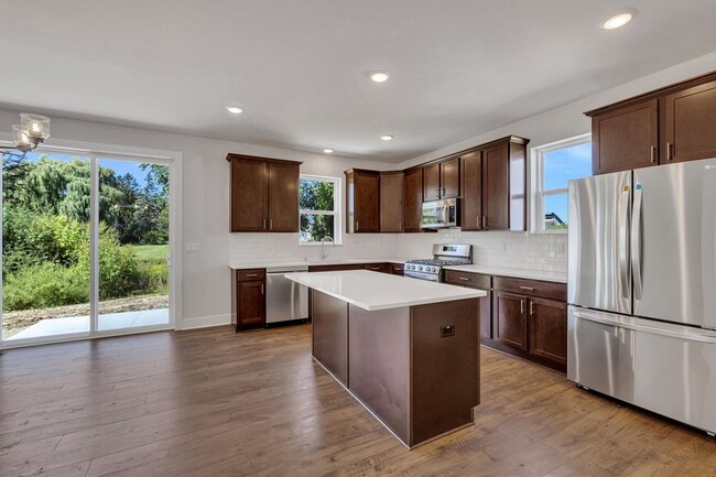 Building Photo - 682 Lambert Dr