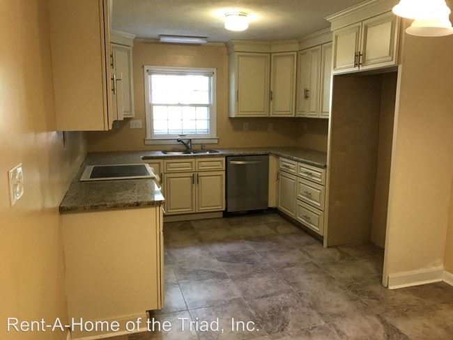 Building Photo - 3 br, 2 bath House - 2409 W. Cornwallis Drive
