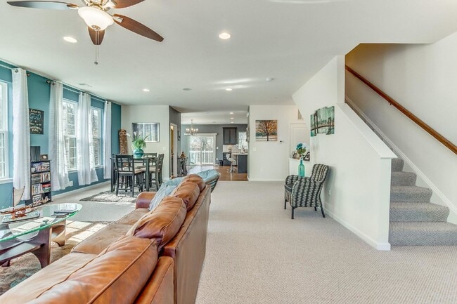 Building Photo - 3-bedroom, 2.5-bathroom condo with a great open-concept main level.