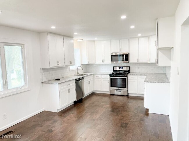 Building Photo - 3 br, 2 bath House - 9228 Eddie and Park