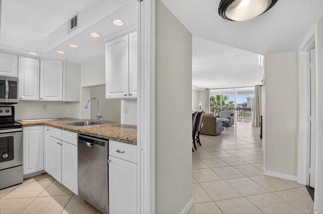 Building Photo - 2717 Florida Blvd