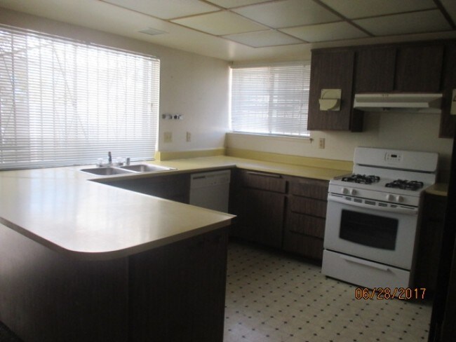 Building Photo - 5254 Swenson St