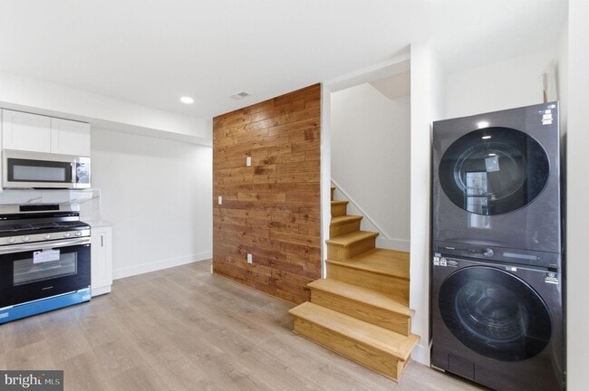 Building Photo - 213 Hermitage St