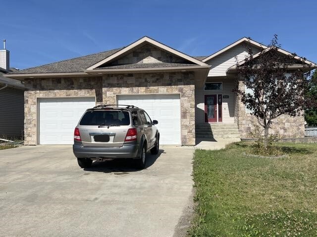 Primary Photo - 9002 Lakeshore Dr