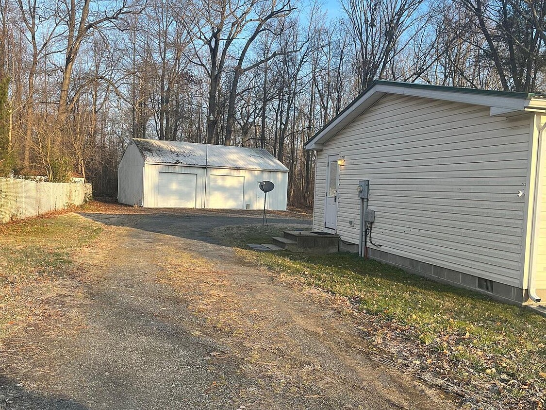 Primary Photo - 301 Stardust Dr