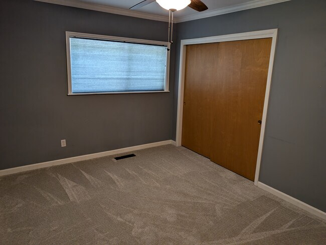 Building Photo - 1935 Douglas St