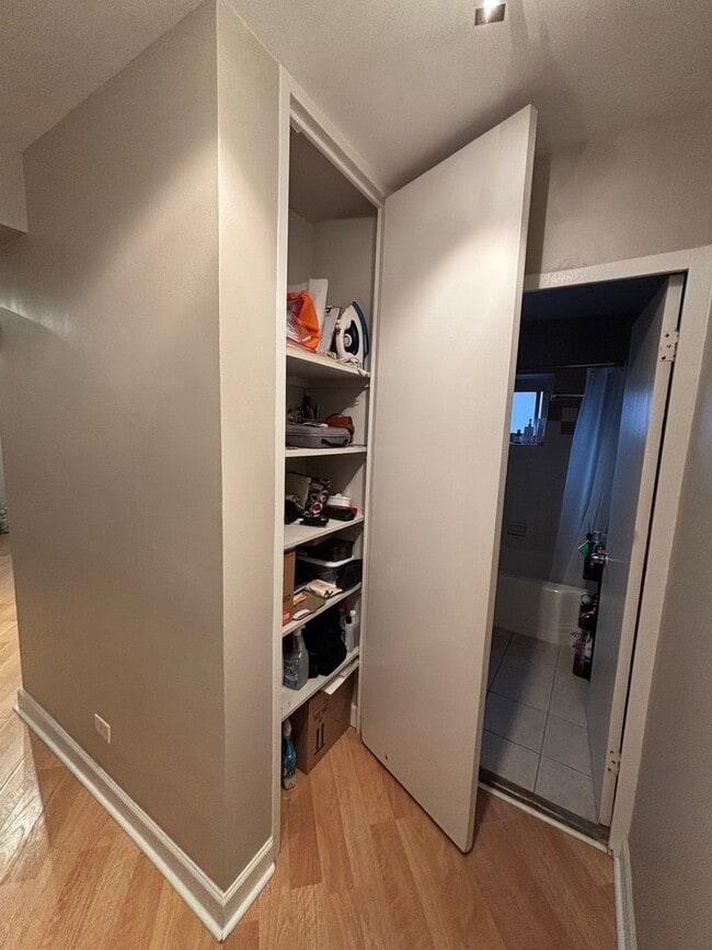 Foto del edificio - 4970 N Marine Dr