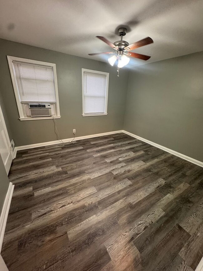 Building Photo - Newly Renovated 2-Bedroom Townhome in Baltimore