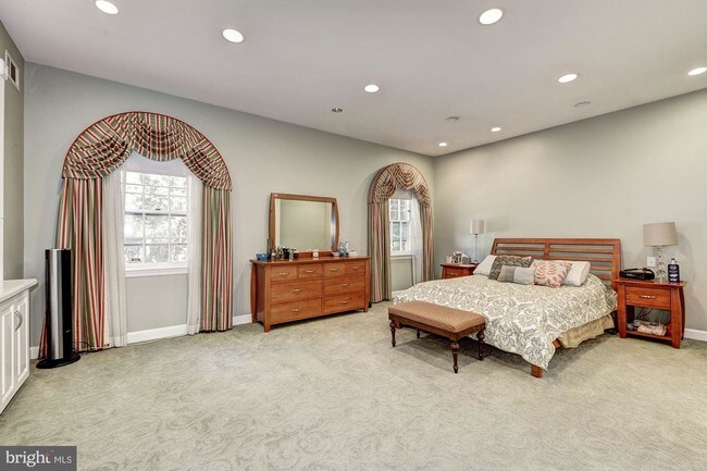 Building Photo - 8613 Chateau Dr