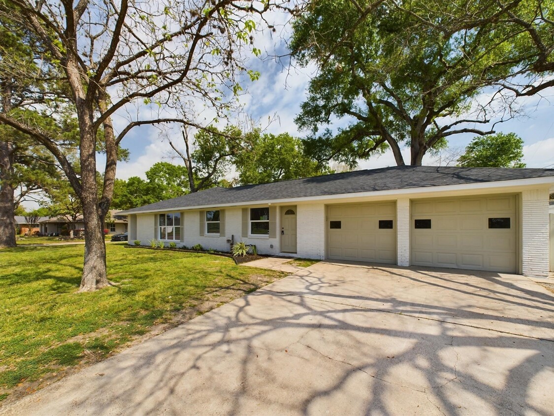 Primary Photo - 2231 Latexo Dr