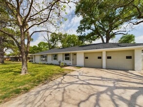 Building Photo - 2231 Latexo Dr