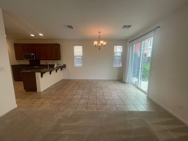Foto del edificio - 3 Bedrooms in Paseo Del Norte of Roseville