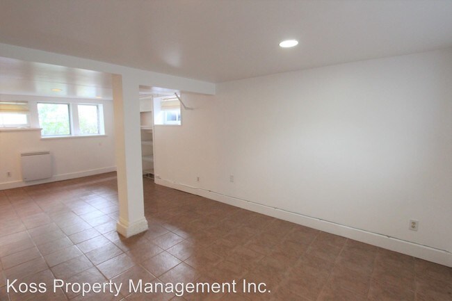 Building Photo - 624 12th Ave E