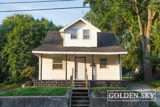 Building Photo - 813 W Memorial Dr