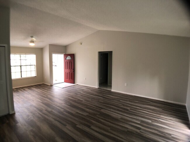 Foto del edificio - Beautifully updated 3 bedroom 2 bath home ...