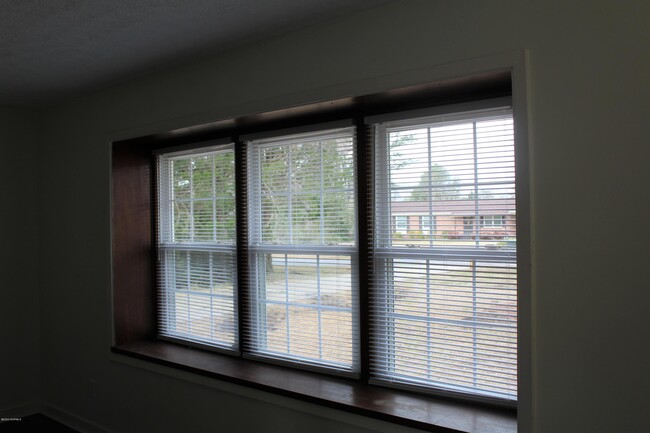 Building Photo - 2701 Eastover Ct