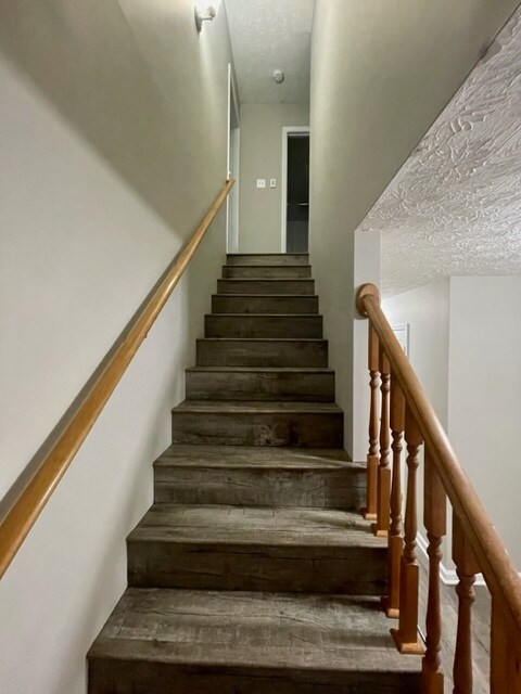 Building Photo - 5805 Pine Needle Ln
