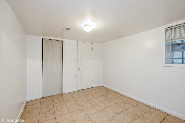 Building Photo - 7218 S Lafayette Ave