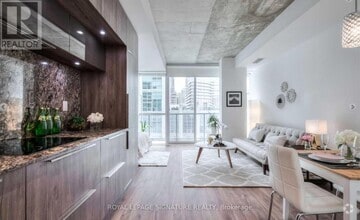 Building Photo - 88-1188 Blue Jays Way