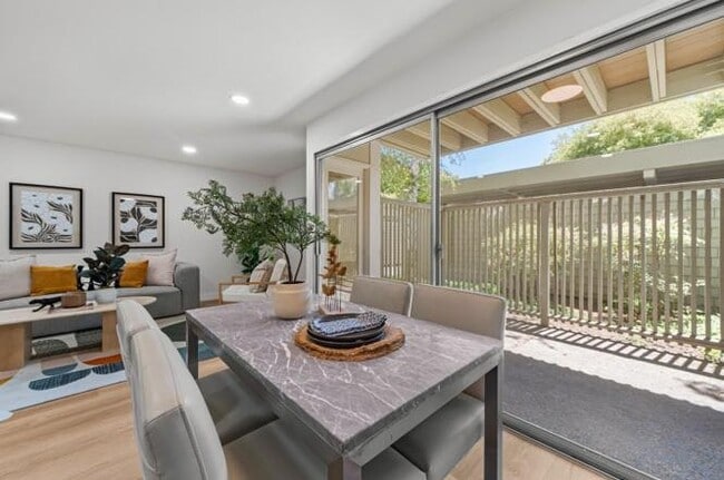 Building Photo - 280 Easy St