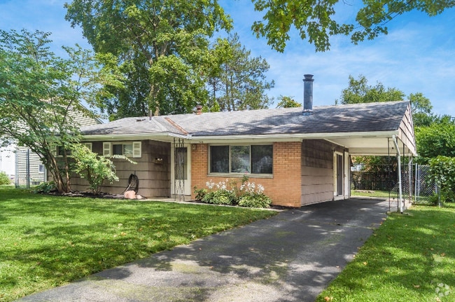 Building Photo - 740 Stinchcomb Dr