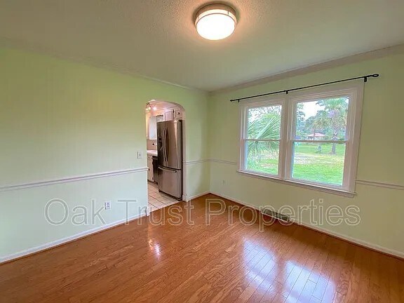 Building Photo - 1914 Capri Dr