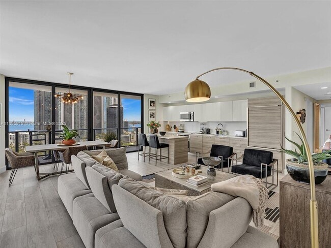 Foto del edificio - 121 NE 34th St