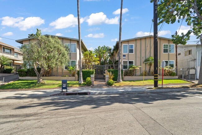 Foto del edificio - 839-845 Glenway Drive