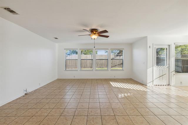 Foto del edificio - 15944 Avenel Way
