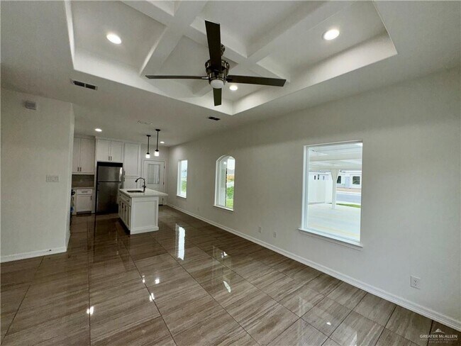 Foto del edificio - 822 N Clarence Ave
