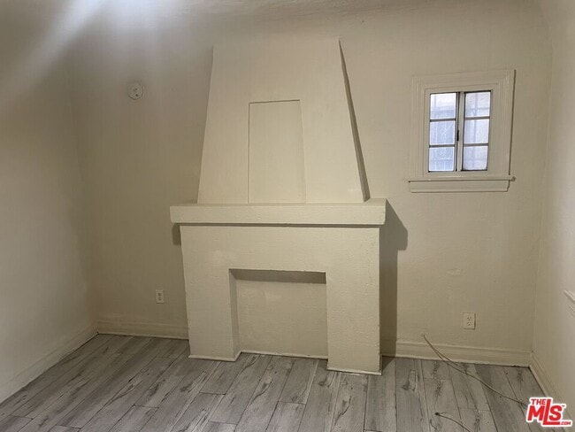 Building Photo - 6009 S Halldale Ave