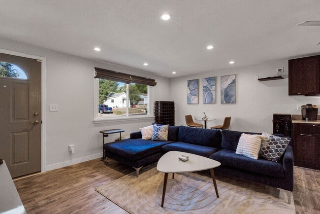 Building Photo - 940 Quitman St