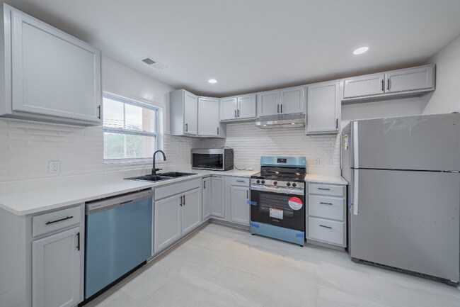 Building Photo - 830 Market St