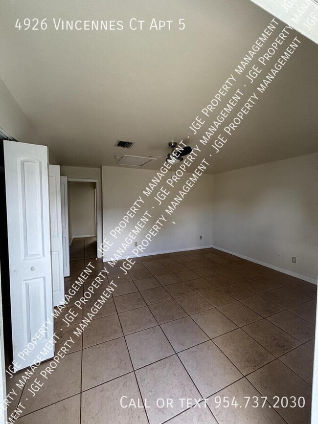 Building Photo - 4926 Vincennes Ct