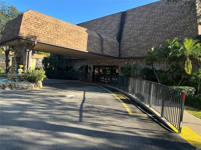 Foto del edificio - 301 Cambridge Rd