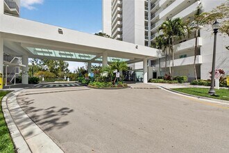 Building Photo - 15051 Royal Oaks Ln